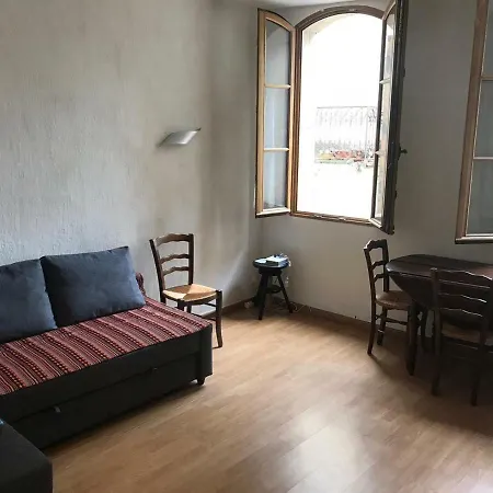 La Maison Entre Les Arenes Et La Gare Holiday home *