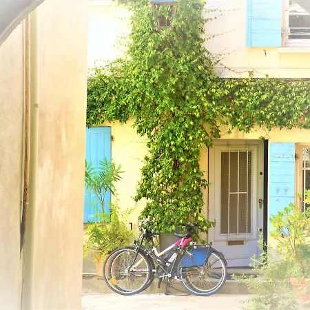 La Maison Entre Les Arenes Et La Gare Holiday home *